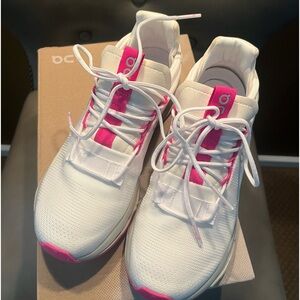 New OnCloud Cloudnova Sneaker Women’s Sz 6/37 White/Carnation Pink with Box
